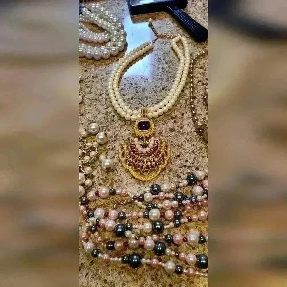 Shaill Jhaveri for Elizabeth Taylor AVON IMPERIAL Elegance collection ne… - Picture 12 of 17